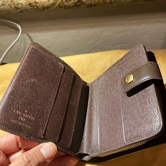 Louis Vuitton Wallet - Picture 3 of 7